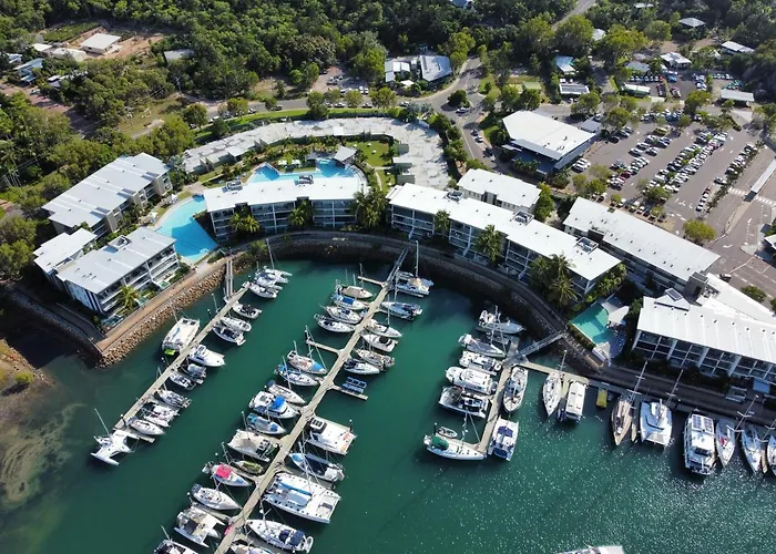 Blue On Blue Large One Bedroom Apartment, Steps From Ferry, Amazing Pool, Wifi