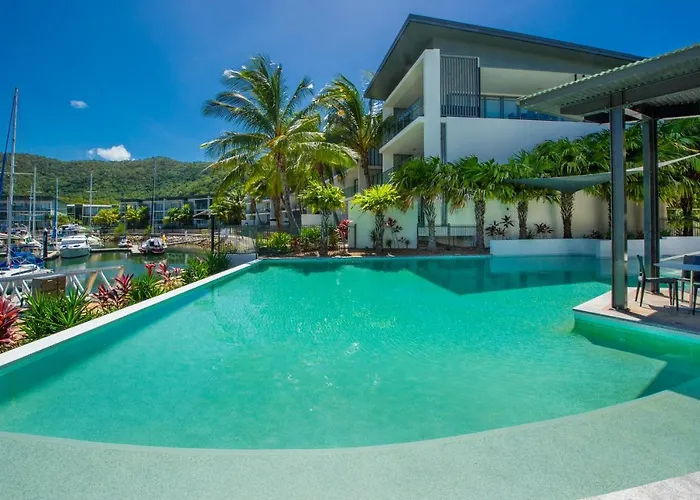 Blue On Blue Large One Bedroom Apartment, Steps From Ferry, Amazing Pool, Wifi