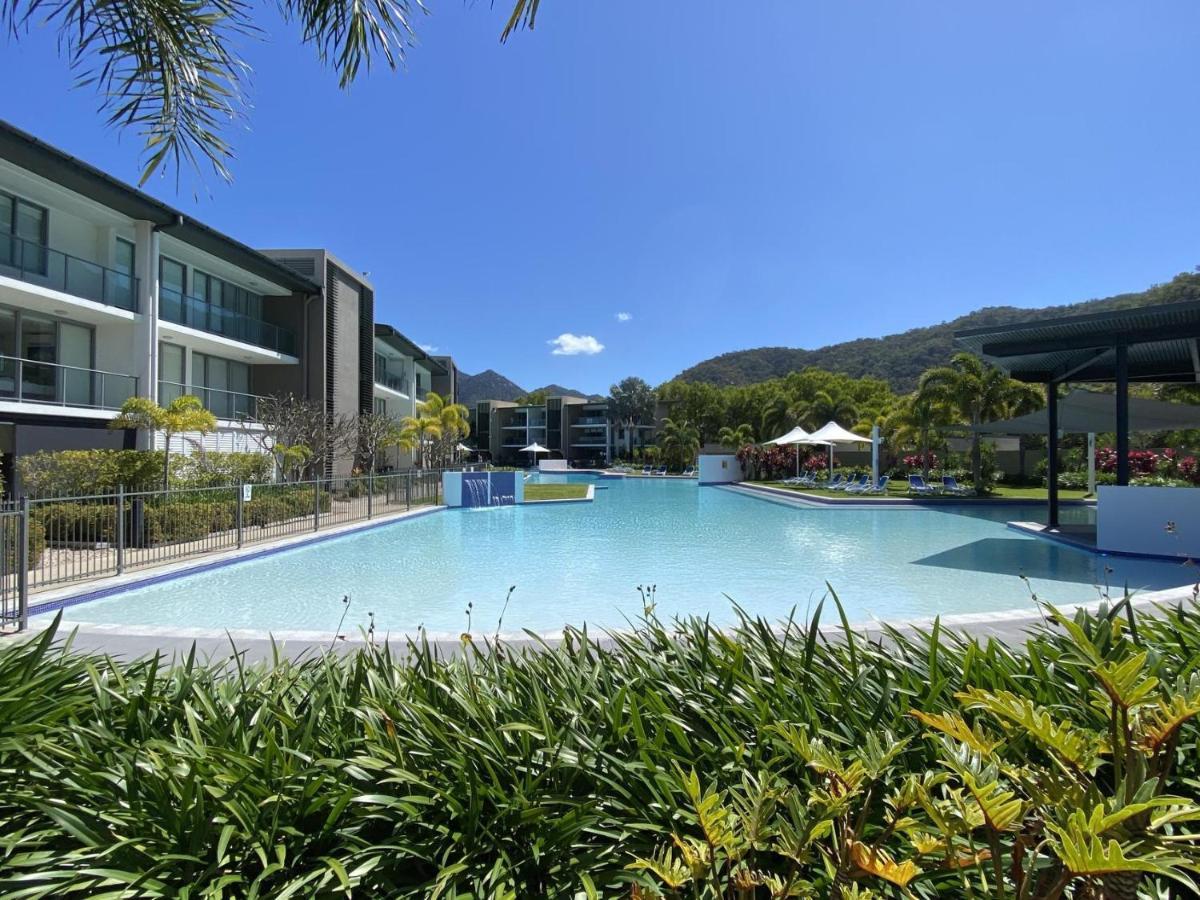 Blue On Blue Large One Bedroom Apartment, Steps From Ferry, Amazing Pool, Wifi * Nelly Bay