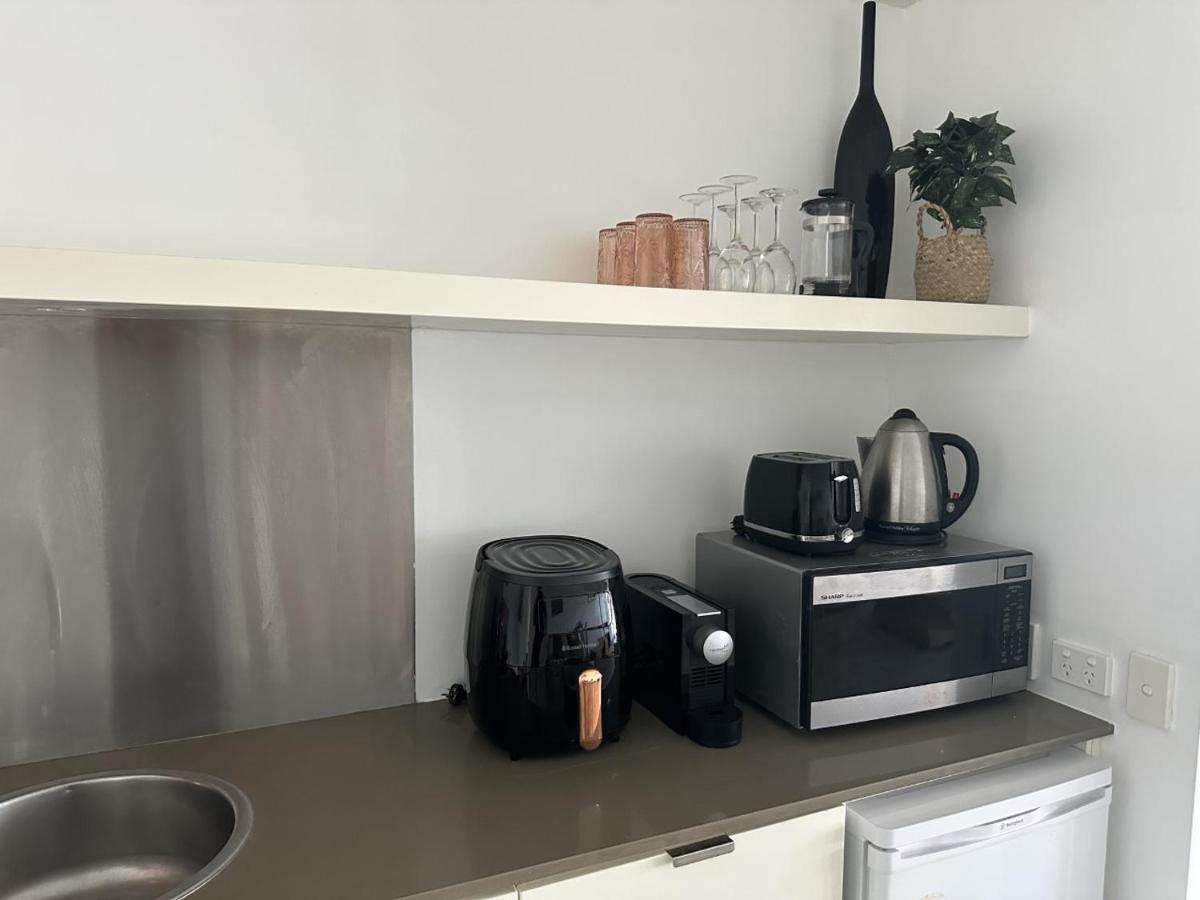 Apartment Blue On Blue Large One Bedroom Apartment, Steps From Ferry, Amazing Pool, Wifi Nelly Bay