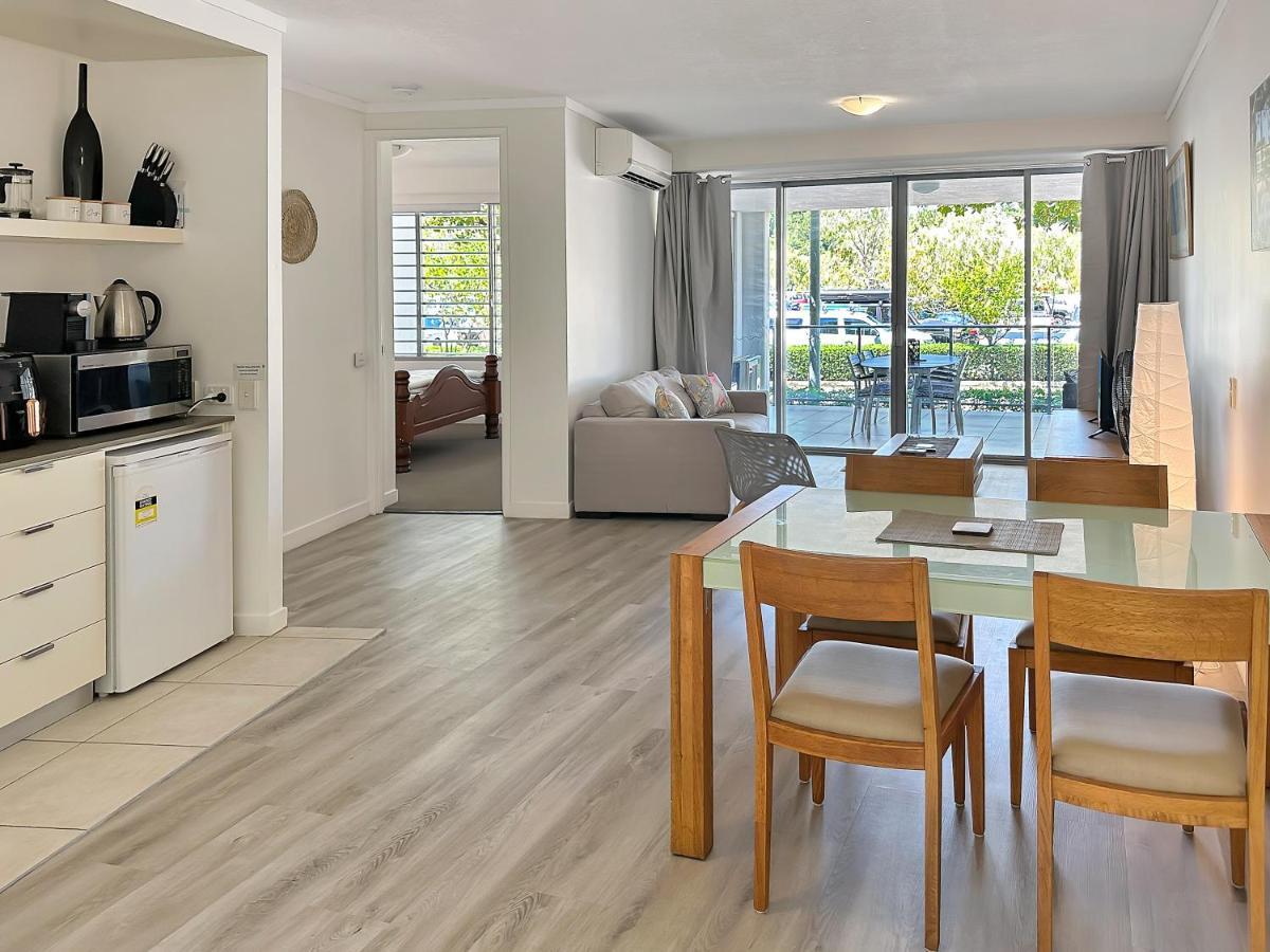 Apartment Blue On Blue Large One Bedroom Apartment, Steps From Ferry, Amazing Pool, Wifi *