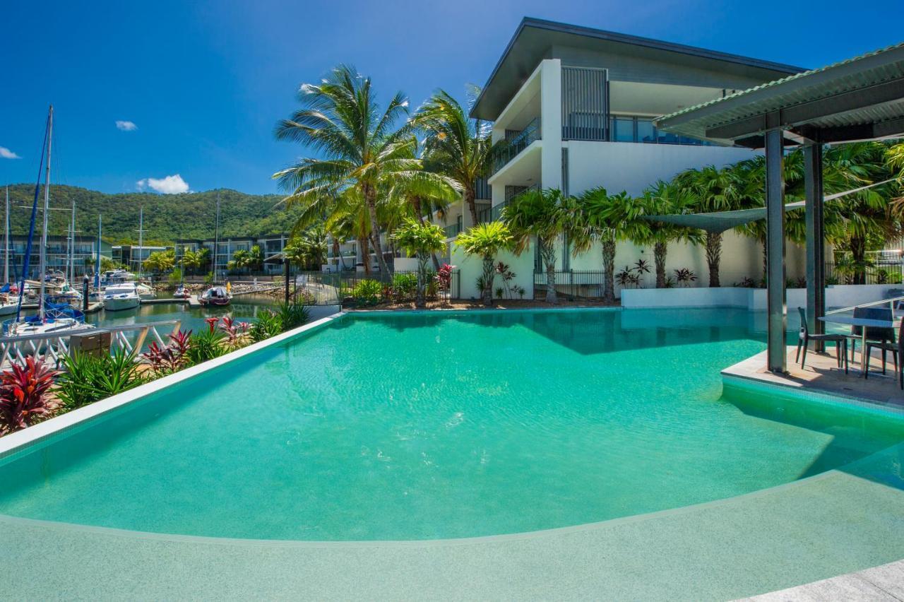 Apartment Blue On Blue Large One Bedroom Apartment, Steps From Ferry, Amazing Pool, Wifi